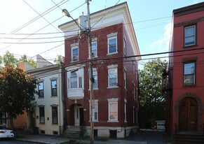 210 Union St in Schenectady, NY - Building Photo