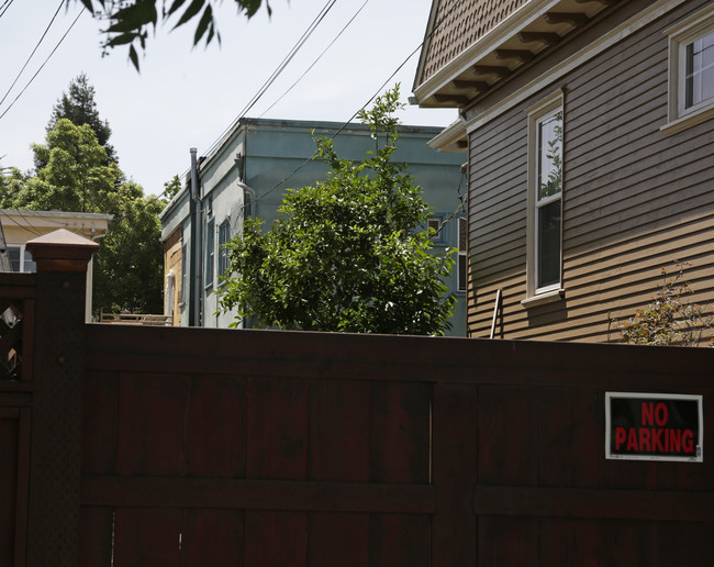 1608 Harmon St in Berkeley, CA - Building Photo - Building Photo