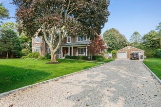50 Narrow Ln in Southampton, NY - Building Photo - Building Photo