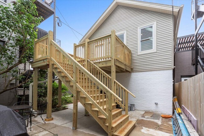 property at 1013 N Winchester Ave