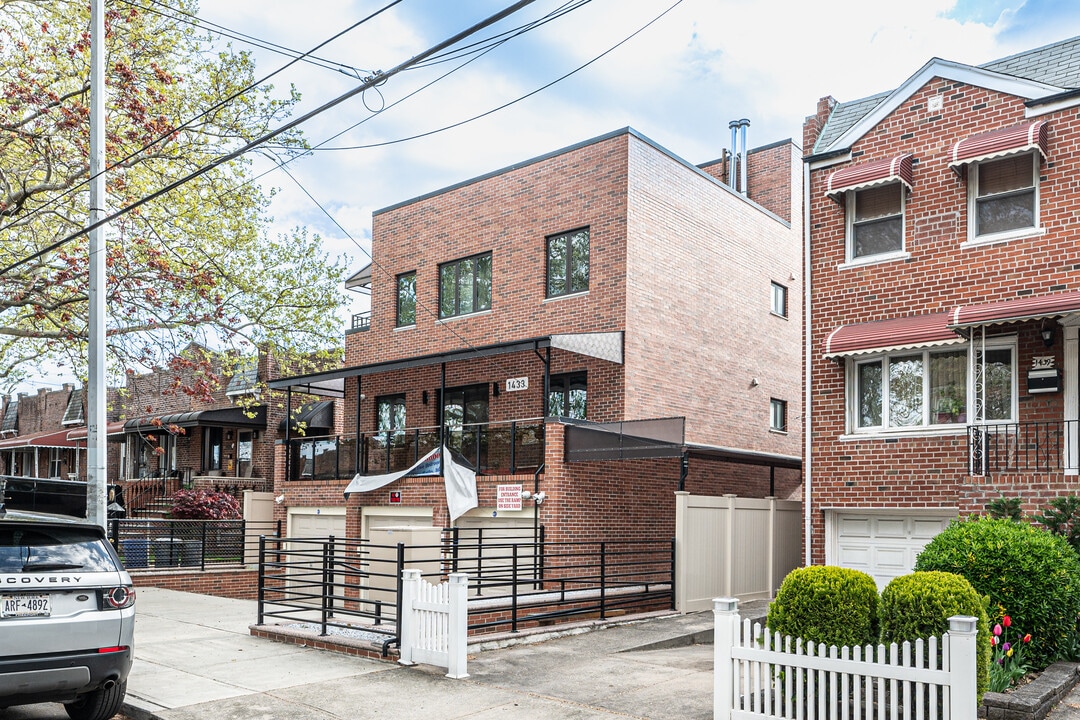 1433 E 52nd St in Brooklyn, NY - Foto de edificio