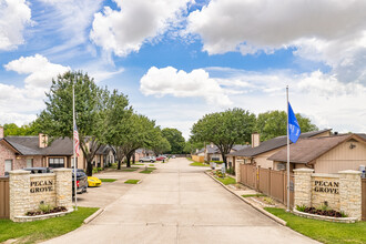 Ashford Pecan Grove in Baytown, TX - Foto de edificio - Building Photo