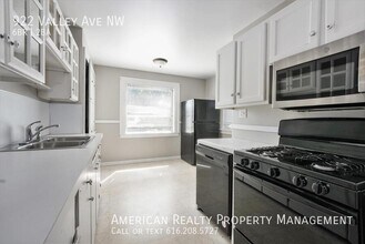 922 Valley Ave NW in Grand Rapids, MI - Building Photo - Building Photo