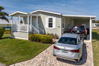 Tahiti Mobile Village in Estero, FL - Foto de edificio - Building Photo