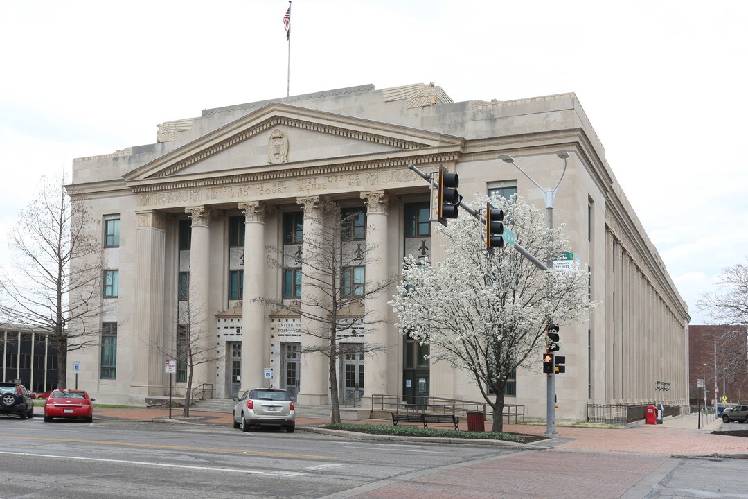 FOUR2FOUR in Topeka, KS - Building Photo