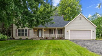 1900 Vernon Dr S in Hopkins, MN - Building Photo