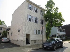 114 W 8th St, Unit 2 in Boston, MA - Building Photo - Building Photo