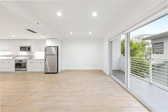 1966 Biarritz Dr in Miami Beach, FL - Building Photo - Building Photo