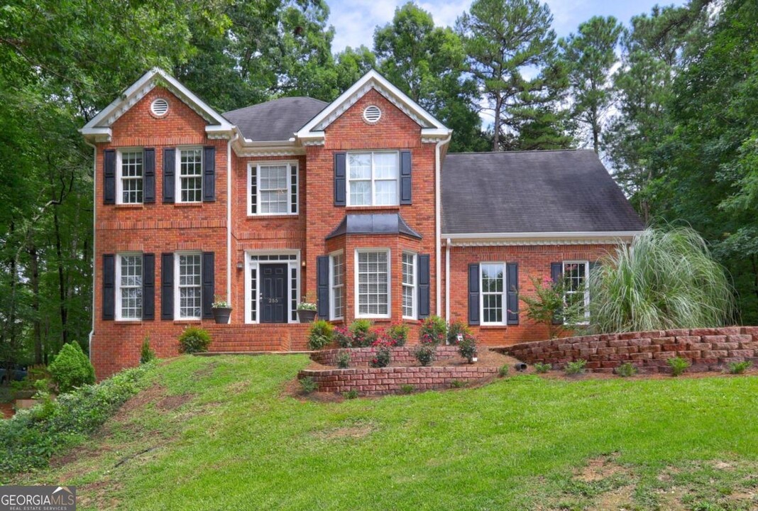 255 Wyngate Cir in Fayetteville, GA - Foto de edificio