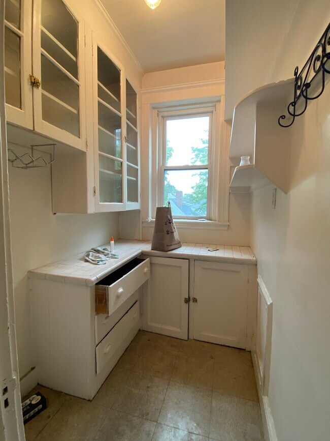 85 Winchester St, Unit 5 in Brookline, MA - Building Photo - Building Photo