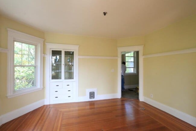 19 Park Ave, Unit 3