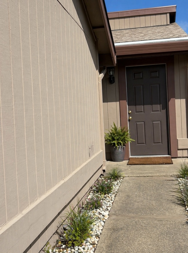 property at 2405-2409 S Whitney Blvd