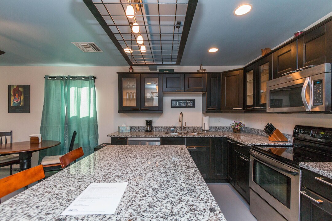 2302 N 36th St-Unit -7 in Phoenix, AZ - Building Photo
