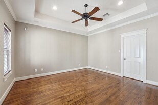 917 W 23rd St in Houston, TX - Building Photo
