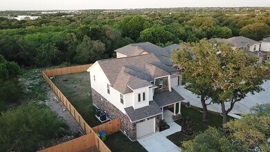 1307 Oriole Ct in San Antonio, TX - Building Photo - Building Photo