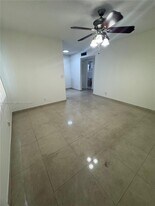 30 SE 4th Ave in Hallandale Beach, FL - Building Photo