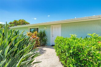 5577 Contento Dr in Siesta Key, FL - Building Photo - Building Photo