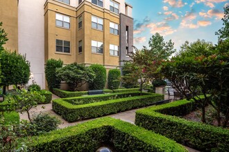 Paragon at Old Town in Monrovia, CA - Foto de edificio - Building Photo