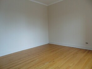8221 S Eberhart Ave, Unit 3 in Chicago, IL - Building Photo - Building Photo