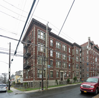 30 E 4th St in Mount Vernon, NY - Foto de edificio - Building Photo