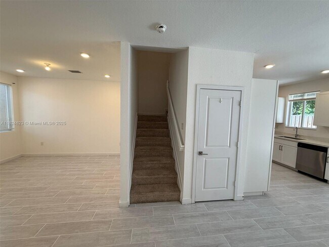 2317 SE 10th St in Homestead, FL - Building Photo - Building Photo