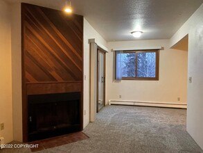 3560 W Dimond Blvd in Anchorage, AK - Building Photo - Building Photo