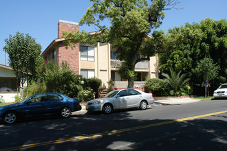 347 W Wilson Ave in Glendale, CA - Building Photo - Building Photo