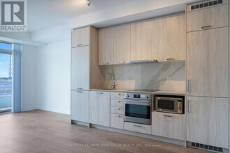 10 Honeycrisp Cres in Vaughan, ON - Building Photo - Building Photo