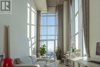 5 Hanna Ave in Toronto, ON - Building Photo - Building Photo