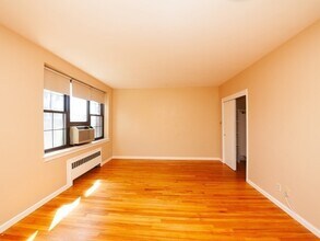387 Harvard St, Unit 5 in Brookline, MA - Building Photo - Building Photo