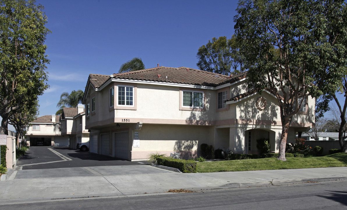 1551-1571 W Orangethorpe Ave in Fullerton, CA - Building Photo