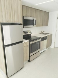 740 Meridian Ave, Unit 24 in Miami Beach, FL - Building Photo - Building Photo