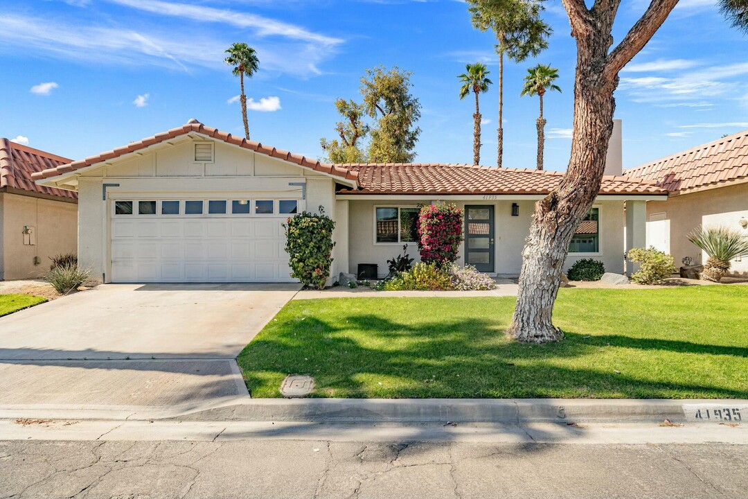 41935 Largo in Palm Desert, CA - Building Photo