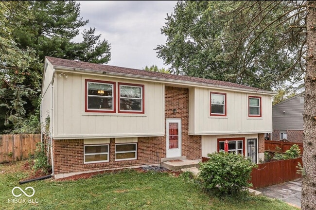 3935 Mistletoe Dr in Indianapolis, IN - Building Photo - Building Photo