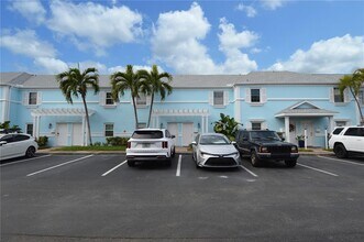 3837 Pompano Dr SE in St. Petersburg, FL - Building Photo - Building Photo