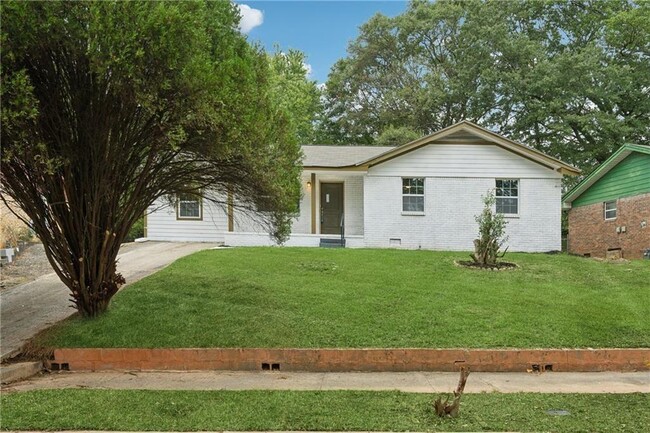 2005 Simmons Ave in College Park, GA - Foto de edificio - Building Photo
