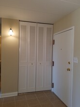 580 Lawrence Ave, Unit 113 in Roselle, IL - Foto de edificio - Building Photo