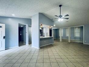 5573 Singleton Rd in Norcross, GA - Building Photo - Building Photo