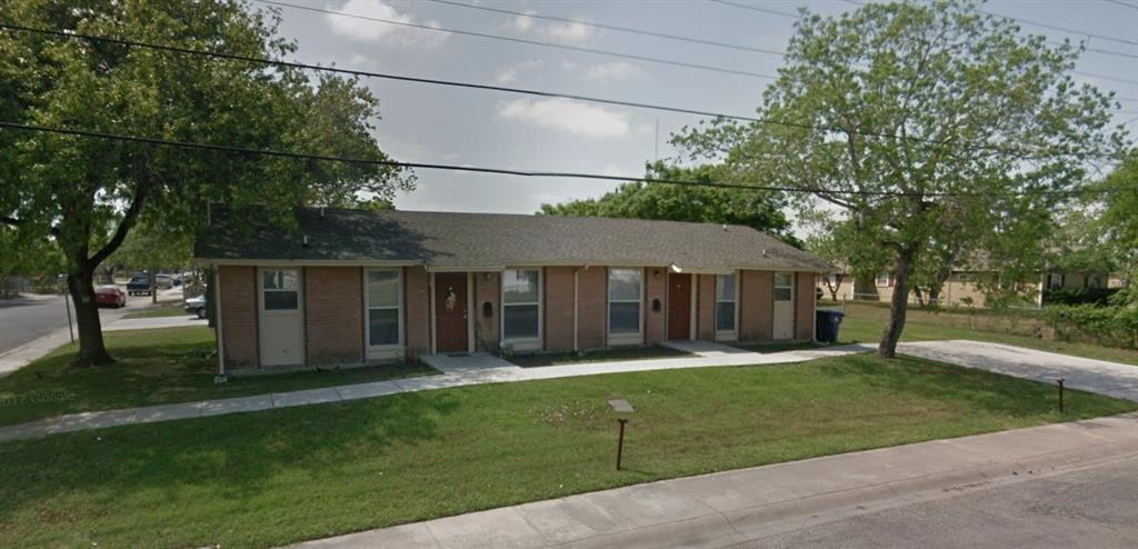 924 Flores St in Sinton, TX - Building Photo