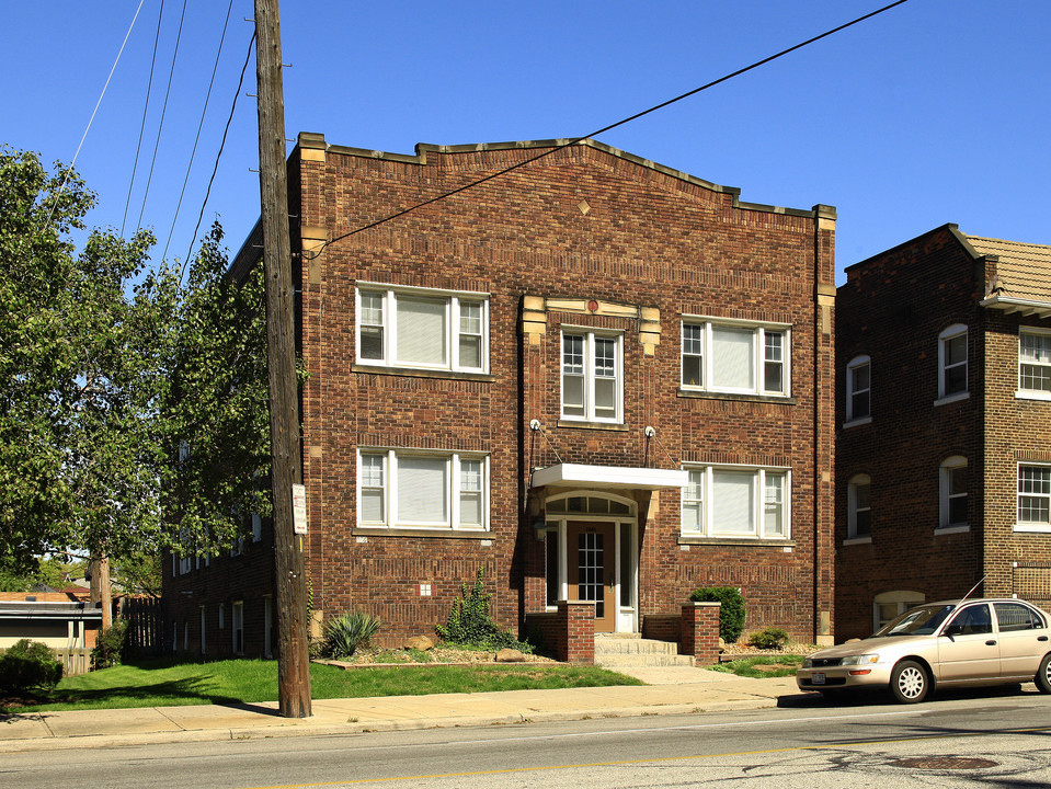 2845 Mayfield Rd in Cleveland, OH - Building Photo