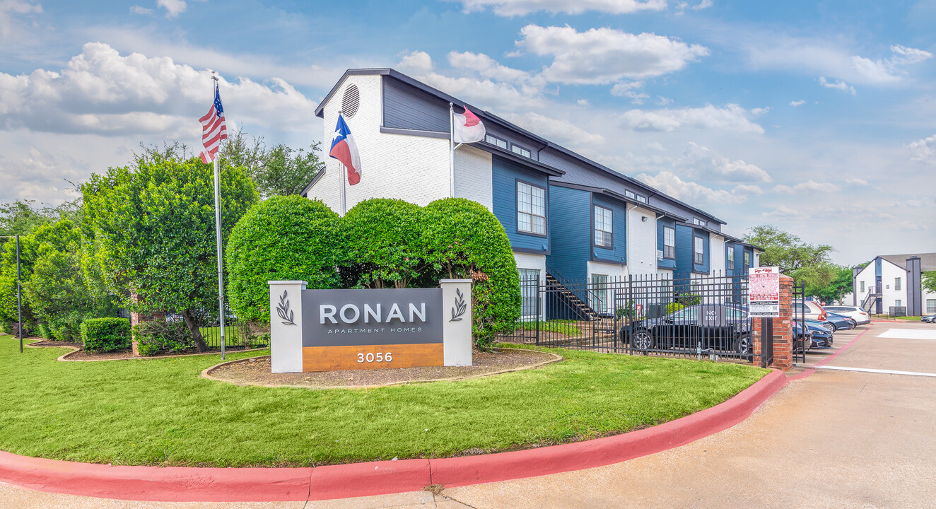 Ronan Apartment Homes in Grand Prairie, TX - Foto de edificio