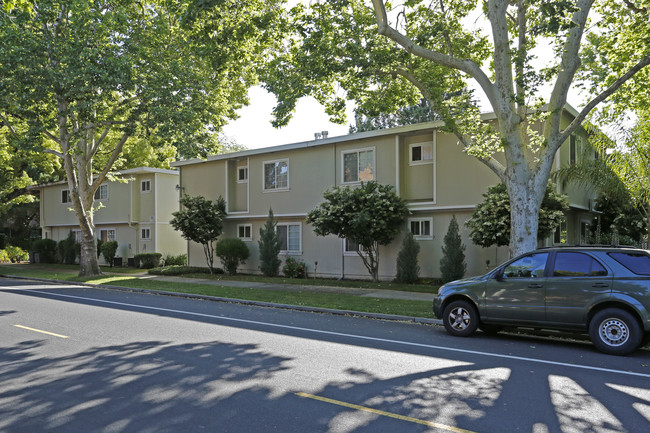 331 Alhambra Blvd in Sacramento, CA - Building Photo - Building Photo