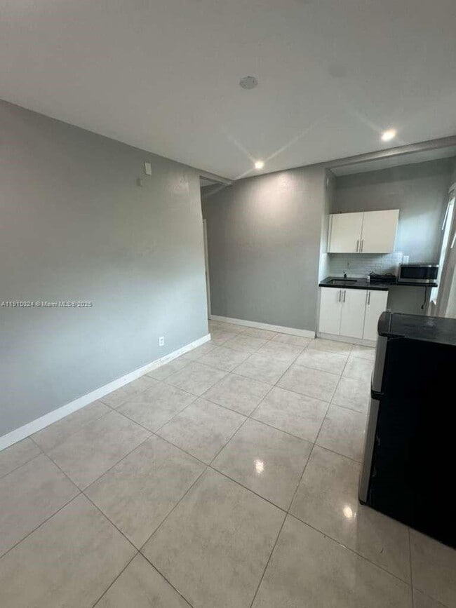 319 W 28th St in Miami Beach, FL - Building Photo - Building Photo