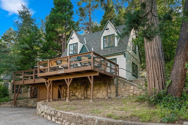 property at 28101 Lakes Edge Rd