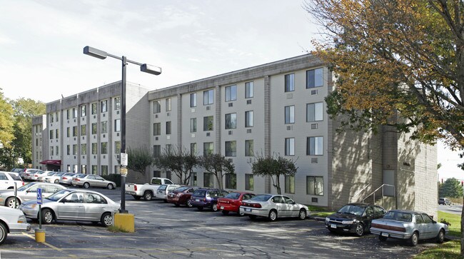 East Gate Apartments in Waterbury, CT - Foto de edificio - Building Photo