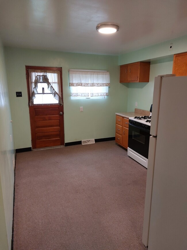 111 Jefferson Ave, Unit A in Vandergrift, PA - Building Photo - Building Photo