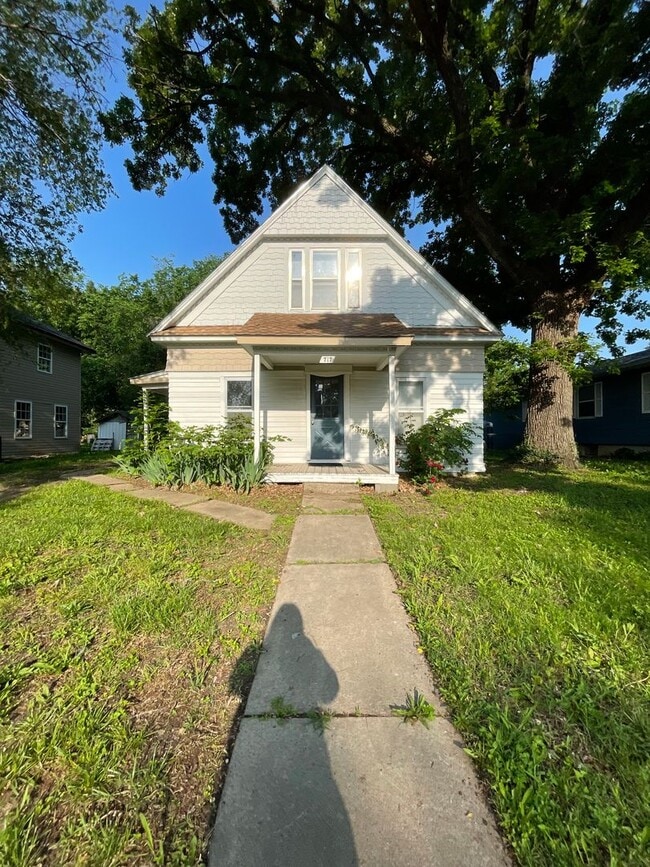 property at 717 East St