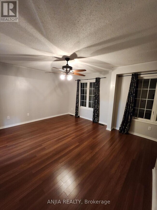 3264 Flagstone Dr in Mississauga, ON - Building Photo - Building Photo