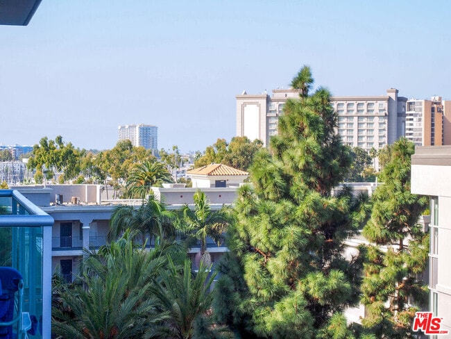 property at 13700 Marina Pointe Dr