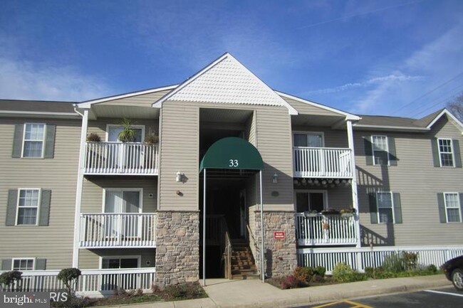 property at 33 Fern Oak Cir